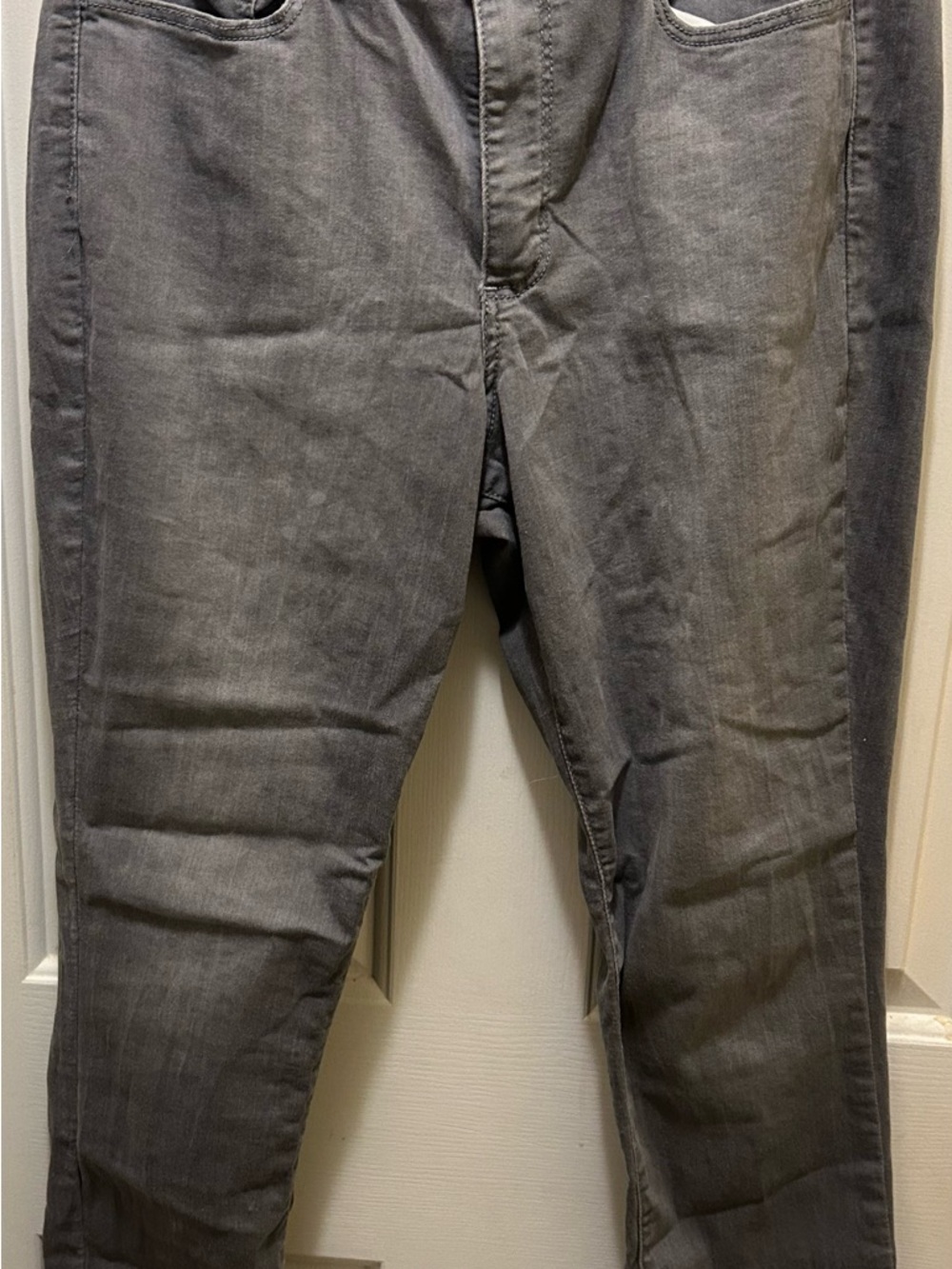 Universal Thread Gray Slim Straight Men’s Jeans